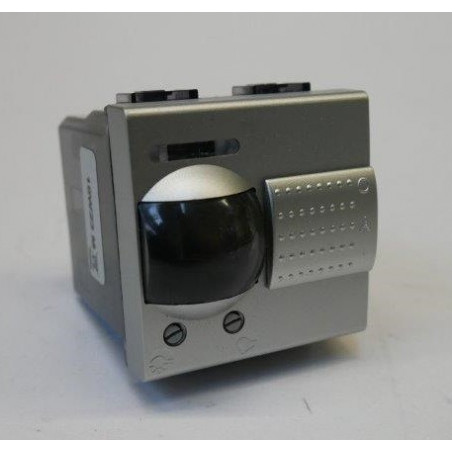 Interrupteur auto à détecteur IR 500W gris Tech LivingLight BTICINO NT4432